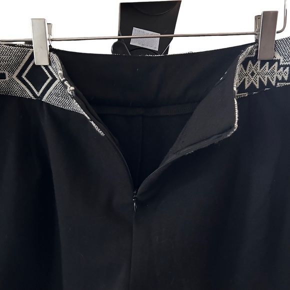 Graphic Skort - Aztec Pattern by Rinascimento - Picture 5 of 9